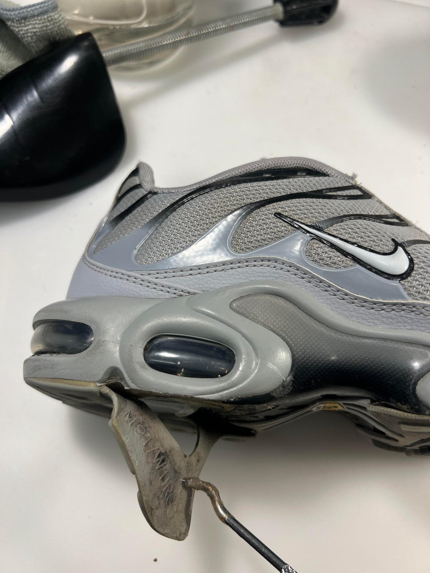Sneaker Air Bubble De-Fogging Service
